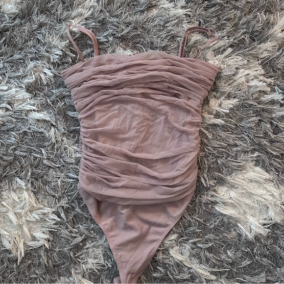 Aritzia Tops - Aritzia pink bodysuit